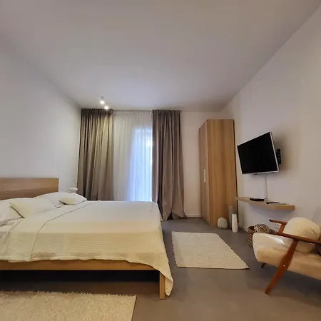 Firefly Luxury With Private Whirlpool Apartment