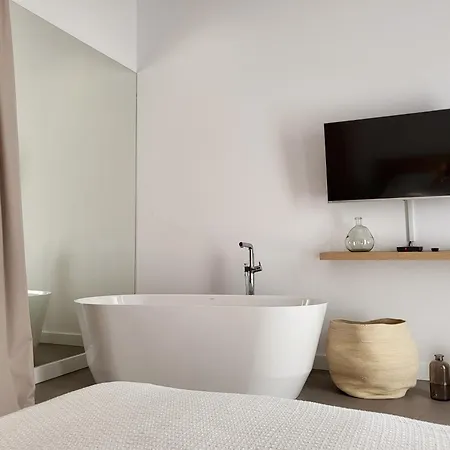 Firefly Luxury With Private Whirlpool Apartment