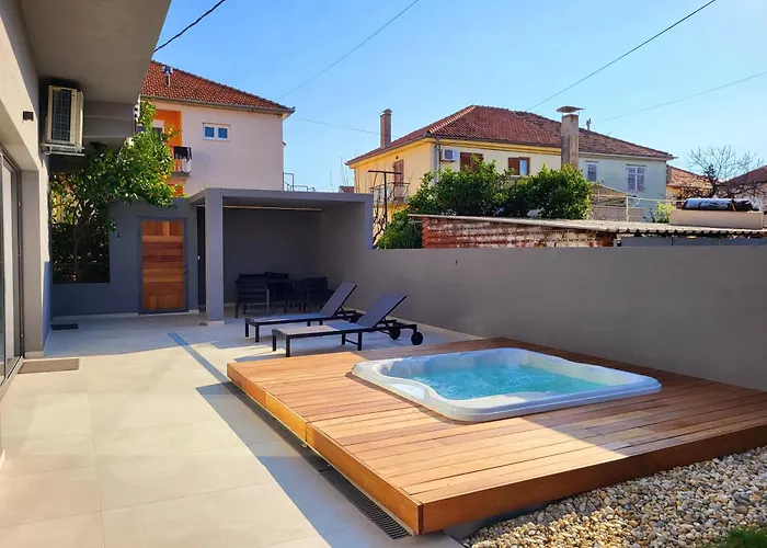 Διαμέρισμα Firefly Luxury With Private Whirlpool Ζαντάρ