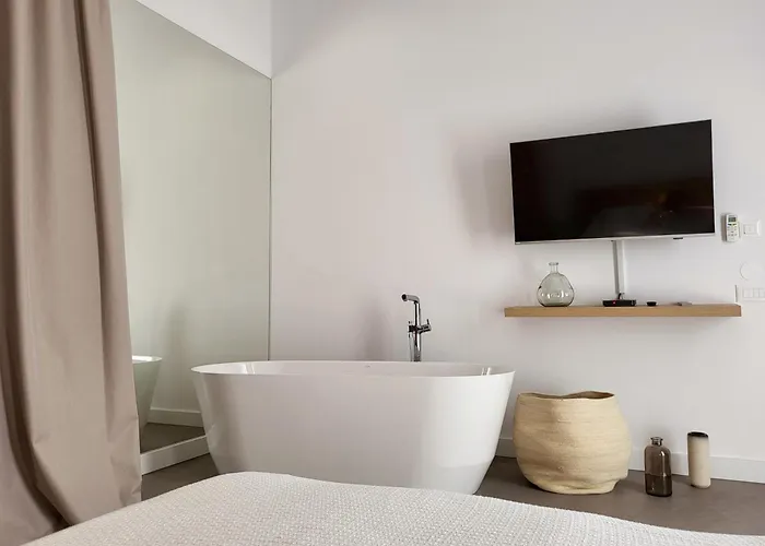 Firefly Luxury With Private Whirlpool Διαμέρισμα